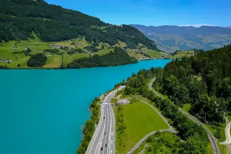 Vinieta pentru autostrăzile din Elveția 2025: Ce trebuie să cunoști