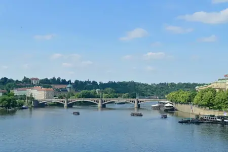 Czeskie cele podróży autostradą – wygodna podróż z winietą